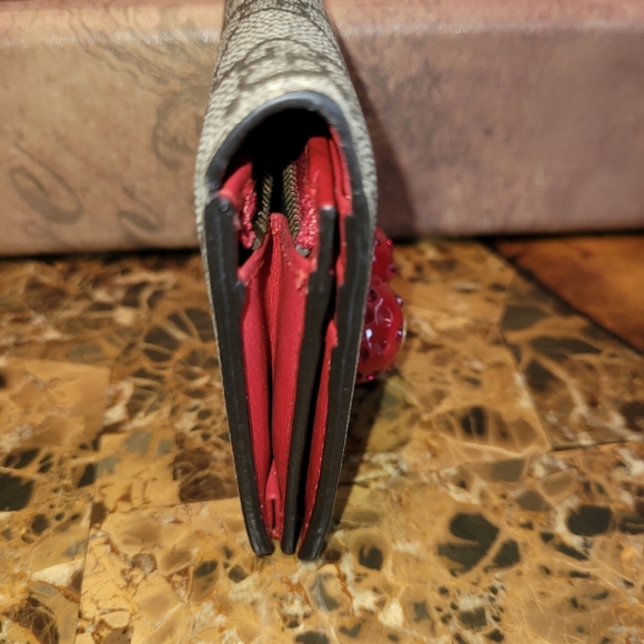 Gucci Supreme with Cherries - Picture 4 of 7